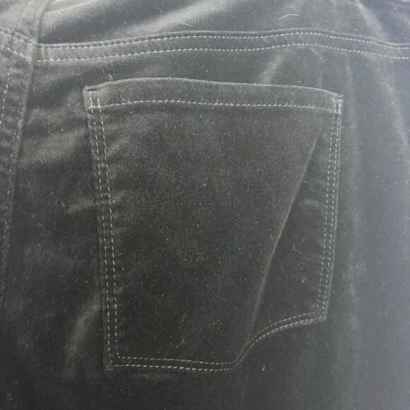 Well Worn Women's High Rise Luxe Velvet Tapered Pants Black Size 16 - Picture 7 of 10